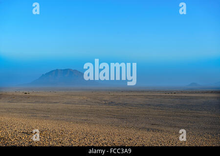 Wüste Nebel über die Hügel der Naukluft Wüste in Namibia Stockfoto