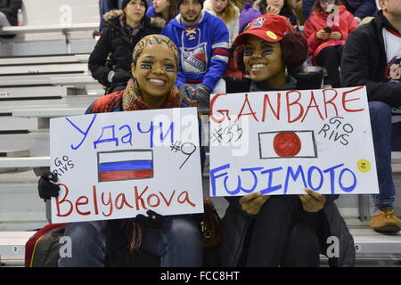 Brooklyn, New York, USA. 17. Januar 2016. New York-Nietmaschinen fans NWHL: NWHL (Frauen Nationalmannschaft Hockey League) Spiel zwischen Buffalo er 6-5 New York Nietmaschinen Aviator Sport-und Veranstaltungszentrum in Brooklyn, New York, Vereinigte Staaten von Amerika. © Hiroaki Yamaguchi/AFLO/Alamy Live-Nachrichten Stockfoto