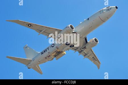 Ein Marine P-8 Poseidon Anti-u-Boot Flugzeug, basierend auf der Boeing 737-Zelle. Stockfoto