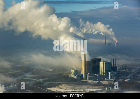 Luft, Boden Nebel, niedrige Wolken RWE Power erneuert, Kohle-Kraftwerk in der Winter-Licht, Temperatur-Umkehrung Stockfoto