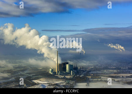 Luft, Boden Nebel, niedrige Wolken RWE Power erneuert, Kohle-Kraftwerk in der Winter-Licht, Temperatur-Umkehrung Stockfoto