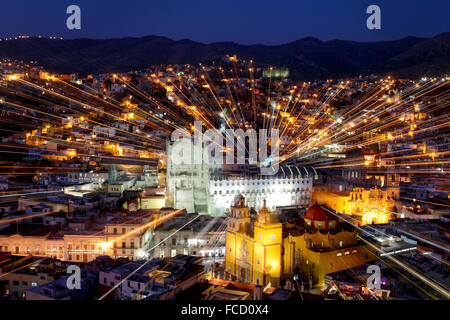 Universität und die Kathedrale des kolonialen Guanajuato, Mexiko. Stockfoto