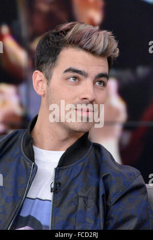 Toronto, Kanada. 21. Januar 2016. Aufnahme Künstler Joe Jonas und Band DNCE aussehen auf CTV es The Social täglichen Talkshows. Bildnachweis: EXImages/Alamy Live-Nachrichten Stockfoto