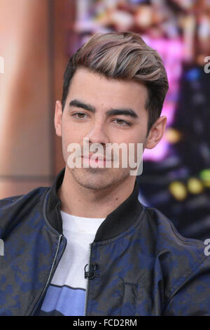 Toronto, Kanada. 21. Januar 2016. Aufnahme Künstler Joe Jonas und Band DNCE aussehen auf CTV es The Social täglichen Talkshows. Bildnachweis: EXImages/Alamy Live-Nachrichten Stockfoto