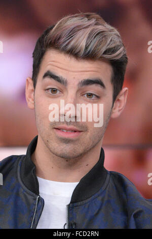 Toronto, Kanada. 21. Januar 2016. Aufnahme Künstler Joe Jonas und Band DNCE aussehen auf CTV es The Social täglichen Talkshows. Bildnachweis: EXImages/Alamy Live-Nachrichten Stockfoto