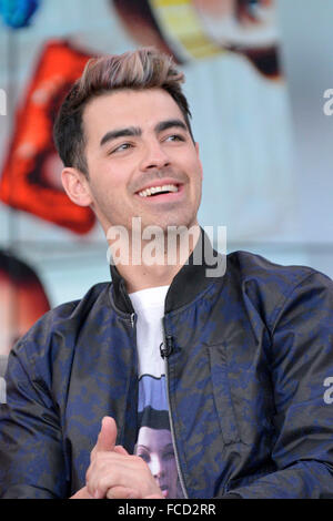 Toronto, Kanada. 21. Januar 2016. Aufnahme Künstler Joe Jonas und Band DNCE aussehen auf CTV es The Social täglichen Talkshows. Bildnachweis: EXImages/Alamy Live-Nachrichten Stockfoto