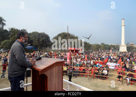 Kolkata, Indien. 22. Januar 2016. Polit Präsidiumsmitglieds Dipankar Bhattacharya während seiner Rede in Kalkutta. CPI (ML) Befreiung organisieren Rallye protestieren gegen Anarchie an Sahid Minar. Polit-Präsidiumsmitglied Dipankar Bhattacharya befasst sich mit seiner Parteimitglied in dieser Rallye. © Saikat Paul/Pacific Press/Alamy Live-Nachrichten Stockfoto