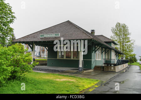 Seward Depot, der ehemalige Bahnhof von Seward, Alaska, USA. Erbaut im Jahre 1917. Verwendet bis 1964, als der Bahnhof verlegt wurde. Stockfoto