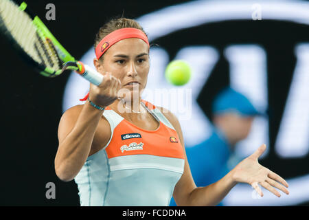 Melbourne, Australien. 22. Januar 2016. Monica Puig von Puerto Rico in Aktion in einem 3. Runde Match gegen Agnieszka Radwanska Polens am fünften Tag des 2016 Australian Open Grand Slam Tennis-Turnier im Melbourne Park in Melbourne, Australien. Sydney Low/Cal Sport Media/Alamy Live-Nachrichten Stockfoto