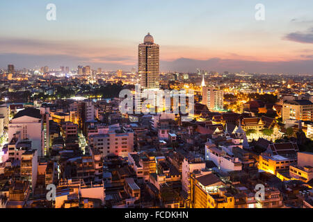 Blick auf die Stadt, River Park Eigentumswohnung, Turm am Menam Chao Phraya, Dämmerung, Blick vom Grand China Hotel, Chinatown, Bangkok Stockfoto