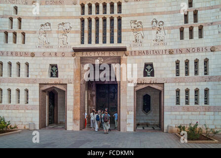 Eingangshalle, katholische Basilika der Verkündigung, Nazareth, Israel Stockfoto