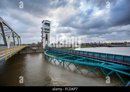 Niederlande, Capelle Aan de IJssel. Die Hollandse IJssel Sperrwerks geschlossen Stockfoto