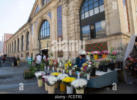 Blumengeschäft Blumen stand außerhalb der historischen Markt bauen, Jerez De La Frontera, Spanien Stockfoto