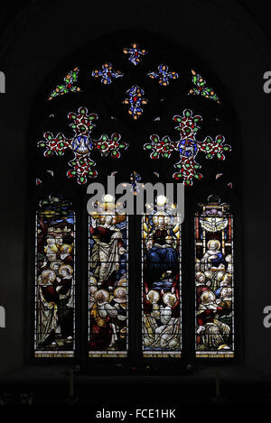 Glasmalerei-Fenster Darstellung Acts Of The Apostles, The Ascension, Christus in Majestät und Pfingsten, All Saints Church, Beighton Stockfoto