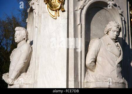 Ludwig van Beethoven, Wolfgang Amadeus Mozart - Denkmal Im Berliner Tiergarten. Stockfoto