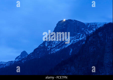 Dachsteingebirge vom Hallstättersee in der Dämmerung, UNESCO World Heritage Site die Kulturlandschaft Hallstatt-Dachstein Stockfoto
