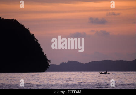 Sonnenuntergang in der Republik Palau, einem Inselstaat im westlichen Kette von den Karolinen, Pazifik Stockfoto