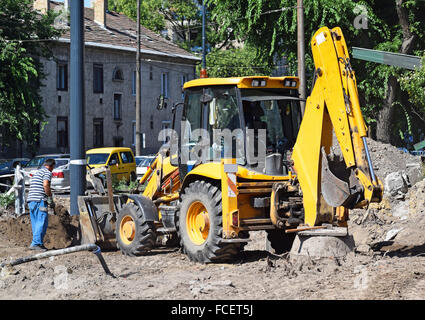 Bagger auf den Straßenbau Stockfoto