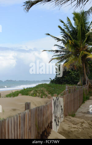 Dorado Beach an einem Tag bewölkt und windig. Dorado, Puerto Rico. Karibik-Insel. US-Territorium. Stockfoto