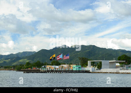 Promenade (Malecon) der Stadt Arroyo, Puerto Rico.View aus der Ferne. Karibik-Insel. Territorium der USA. Stockfoto