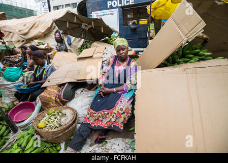 Straßenszene auf einem Markt in Kampala, Uganda Stockfoto