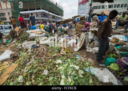 Straßenszene auf einem Markt in Kampala, Uganda Stockfoto