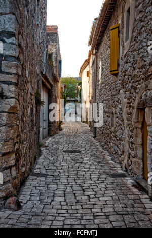 Schmalen gepflasterten Straße, Navacelles, Gard, Frankreich Stockfoto