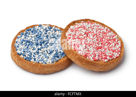 "Beschuit met Muisjes, eine traditionelle Behandlung zur Feier der Geburt eines Kindes in den Niederlanden. Rosa Streusel für ein Mädchen, blu Stockfoto