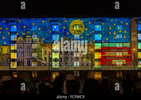 LONDON, Großbritannien - 15. JANUAR 2016: 'Circus of Light' - Animation von Ocubo in Kings Cross während des Lumiere Festivals in London, Großbritannien Stockfoto