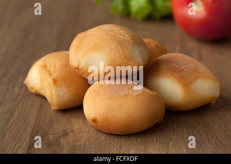 Italienische Baby Mozzarella geräuchert Stockfoto