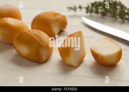 Italienische Baby Mozzarella geräuchert Stockfoto