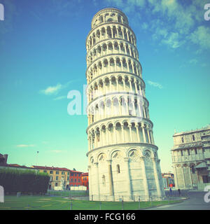 Der schiefe Turm von Pisa in Italien. Retro-Stil vorgefiltert Bild Stockfoto