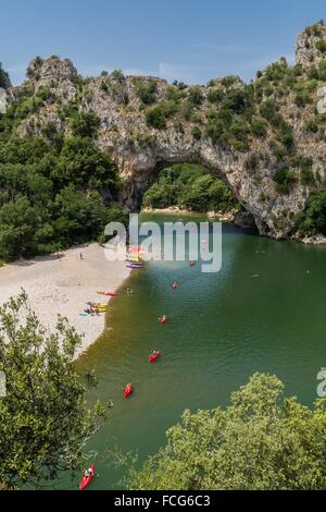 NATURSCHUTZGEBIET DER SCHLUCHTEN DER ARDÈCHE, ARDÈCHE (07), RHONE-ALPES, FRANKREICH Stockfoto