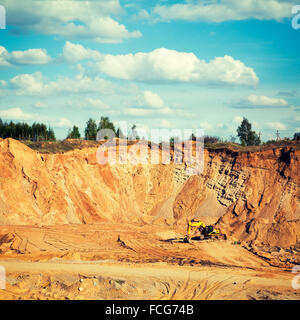 Bagger auf einem Sand Steinbruch Stockfoto