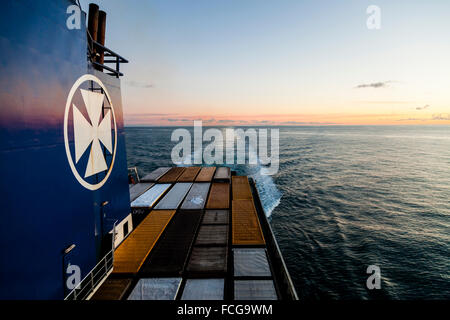 An Bord der Frachter Primula in der Nordsee als die Sonnenaufgänge Januar 2015 Stockfoto