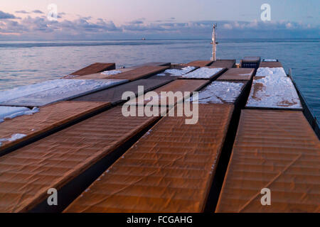 An Bord der Frachter Primula in der Nordsee als die Sonnenaufgänge Januar 2015 Stockfoto