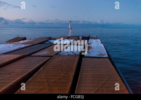 An Bord der Frachter Primula in der Nordsee als die Sonnenaufgänge Januar 2015 Stockfoto