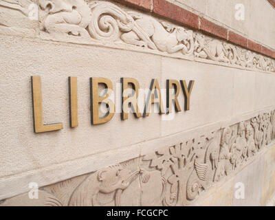 Außenwand der Bibliothek an der UCLA in Westwood, Los Angeles, Kalifornien, USA. Stockfoto