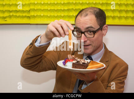 Cadbury Creme Ei Café, Pop-up-Veranstaltungsort Verkauf verschiedene Creme Ei thematische Gerichte, Soho, London, England, UK Stockfoto