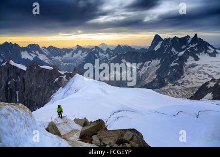 BERGSTEIGEN IN DER HAUTE SAVOIE (74), RHONE-ALPES, FRANKREICH Stockfoto