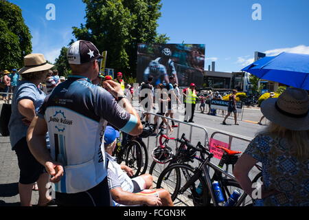 Adelaide, South Australia, Australien. 20. Januar 2016. Aktivität am Ziel in Stirling, Stufe 2, Tour Down Under, Australien am 20. Januar 2016 Rennen (Credit-Bild: © Gary Francis/ZUMA Nachrichtenagentur) Stockfoto