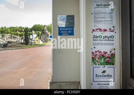 PARKPFLEGE OHNE PESTIZIDE, VERSAILLES (78), ILE-DE-FRANCE, FRANKREICH Stockfoto