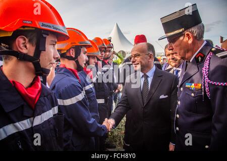 BERNARD CAZENEUVE, MINISTER DES INNERN, FEUERWEHR Stockfoto