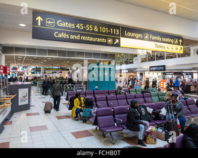 Abflughalle Flughafen Gatwick Stockfoto