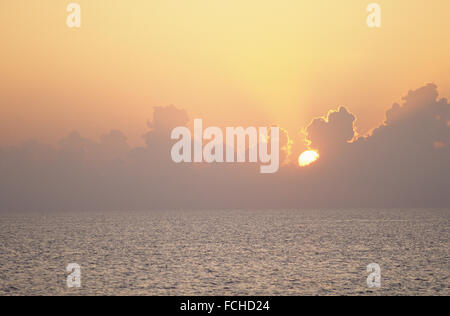 Sonnenuntergang in der Republik Palau, einem Inselstaat im westlichen Kette von den Karolinen, Pazifik Stockfoto