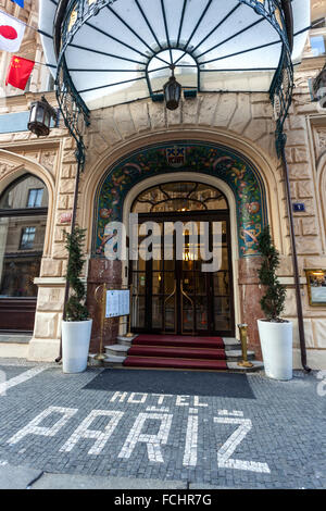 Eingang zum Hotel Savoy ist ein 5 Sterne luxus Hotel im Jugendstil in Prag, Tschechische Republik Stockfoto