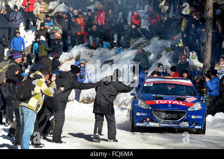 Monte Carlo, Monaco. 21. Januar 2016. Die Rallye Monte Carlo 2016. Die Autos braucht, um den Kurs. SUAREZ Credit: Aktion Plus Sport/Alamy Live-Nachrichten Stockfoto