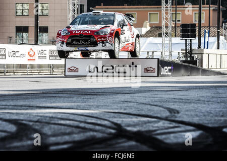 Monte Carlo, Monaco. 21. Januar 2016. Die Rallye Monte Carlo 2016. Die Präsentation der Autos und Fahrer in Monaco. Kris Meeke (GBR) und Paul Nagle (IRE), Abu Dhabi Total World Rally Team Citroen DS3 WRC Credit: Action Plus Sport/Alamy Live News Stockfoto