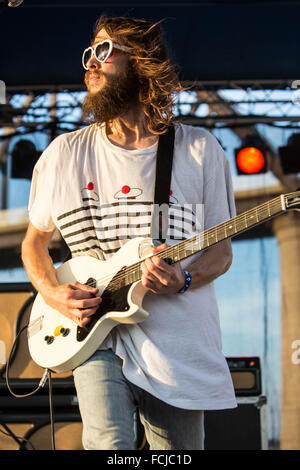 Parker gispert Gitarre spielen für die whigs Stockfoto