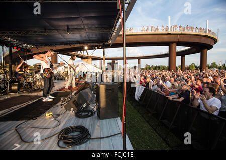 Die whigs rockigen eine ausverkaufte Show Stockfoto